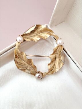 Vintage Winard 12K Gold-Filled Wreath Faux Pearl Brooch